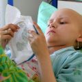 В Казахстане сложилась катастрофическая ситуация с детской онкологией. Рак стал одной из основных причин детской смертности. В печальном рейтинге он на втором месте! Такую статистику озвучили сегодня эксперты Научно-исследовательского института онкологии и радиологии. Медики сетуют: многих онкобольных детей можно было бы спасти, однако в нашей стране отсутствует полноценная диагностика и не хватает оборудования..