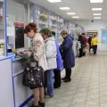 В первой же аптеке, куда мы зашли, покупатель инженер из Костаная Николай Казанцев на вопрос: «Часто ли берете лекарства без рецепта?» — не задумываясь ответил: — Шею продуло, и я пошел к докторам и купил те лекарства, которые назначили! Хотя второй раз уже, наверное, не пойду, хлопотно это! Лучше в аптеке у фармацевта попрошу совета...