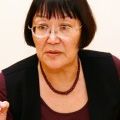 Бахыт Туменова: В идеале бригады «скорой» должны ждать вызова, на практике получается наоборот — на вызове ждут бригад. Ведь сегодня сотрудники этой службы вынуждены выполнять и те задачи, с которыми должны работать амбулаторно-поликлинические службы. Если добавить к этому острую нехватку врачей, становится понятно, что без серьёзных изменений в организации экстренной медицинской помощи не обойтись...