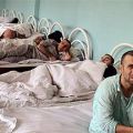 Еще недавно случайная встреча на улице с явно психически нездоровым человеком была явлением нечастым и надолго врезалась в память. В наши дни таких встреч стало намного больше! К сожалению, не все эти люди безопасны для окружающих: два месяца назад в городе Алматы мужчина, страдающий тяжелым психическим расстройством, набросился с ножом на свою 18-летнюю падчерицу и едва ее не убил. Девушке чудом удалось вырваться...
